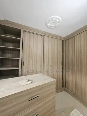 8chbre Duplex dans Nouveau Chu, Cocody à Vendre