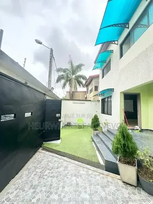 5chbre Duplex dans Cocody à Vendre
