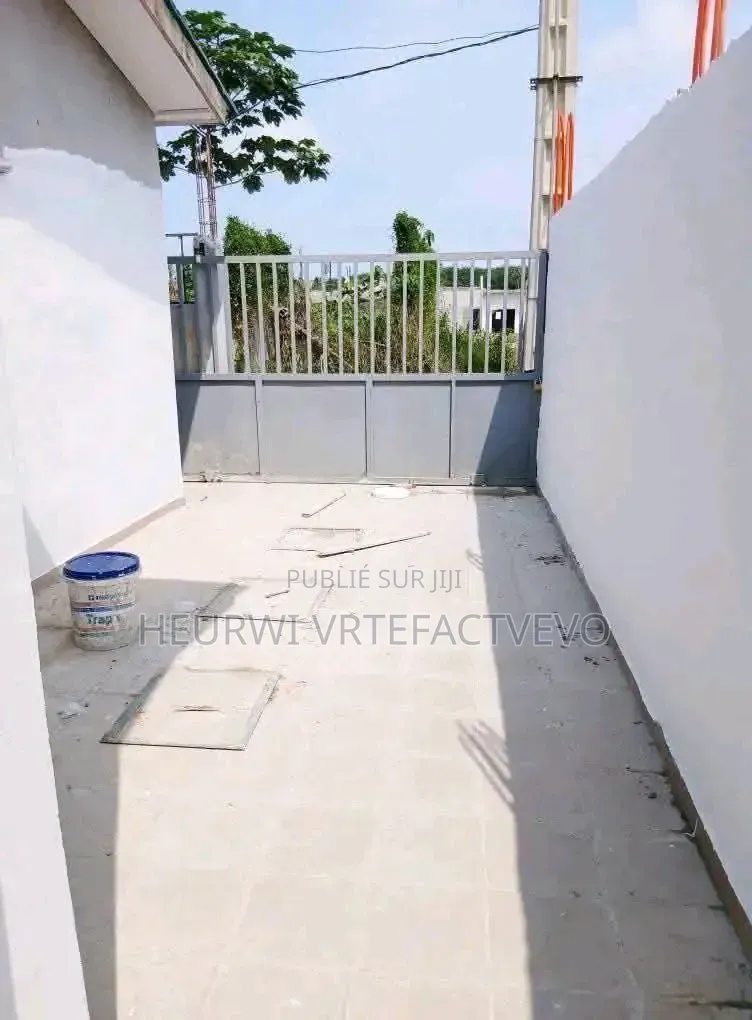 5chbre Duplex dans Cocody à Vendre