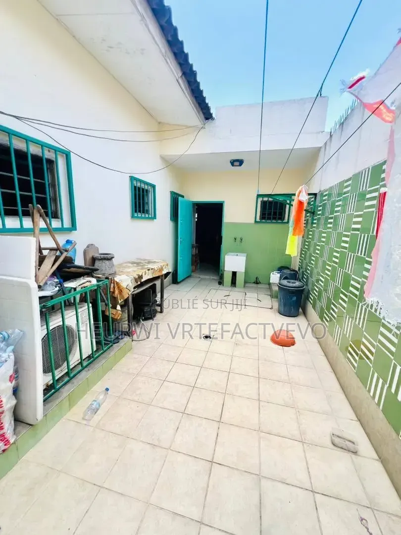 Meublé 10chbre Maison de ferme dans Yozalem, Cocody à Vendre