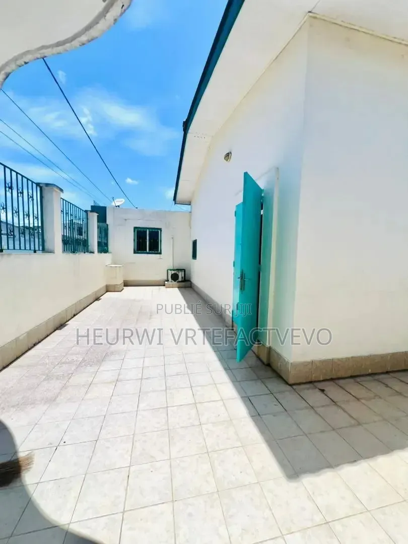 Meublé 10chbre Maison de ferme dans Yozalem, Cocody à Vendre