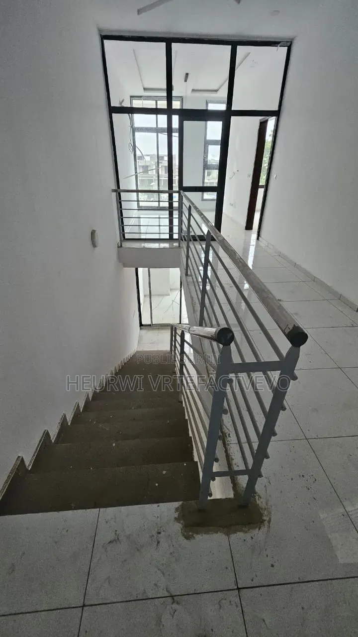 12chbre Maison de ville/terrasse dans Yozalem Business, Cocody à Vendre