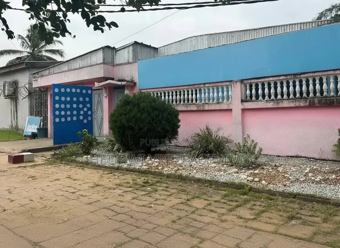 5chbre Maison de ville/terrasse dans Crèche, Cocody à Vendre
