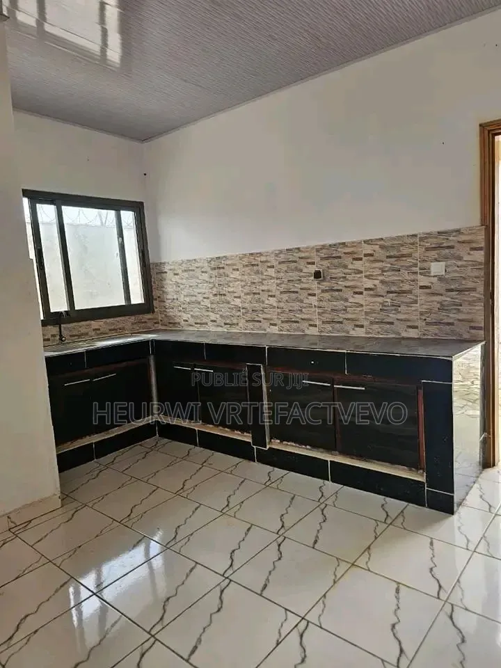 5chbre Maison de ville/terrasse dans Crèche, Cocody à Vendre