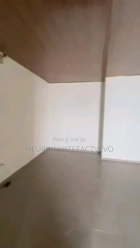 5chbre Maison de ville/terrasse dans Crèche, Cocody à Vendre