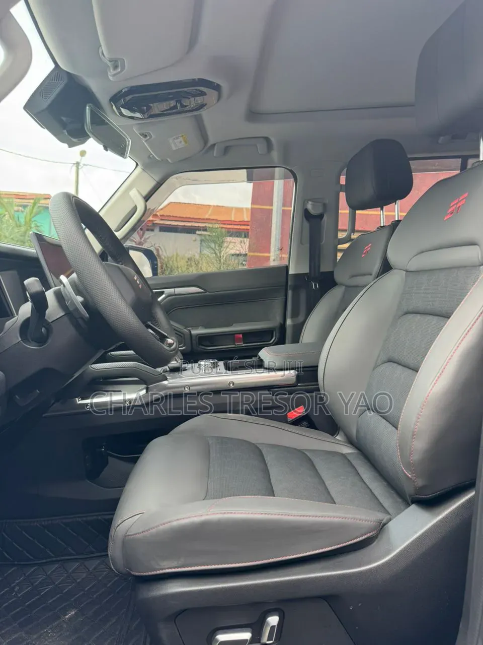 Jetour T2 1.5 Hybrid AWD 2025 Blanc cassé