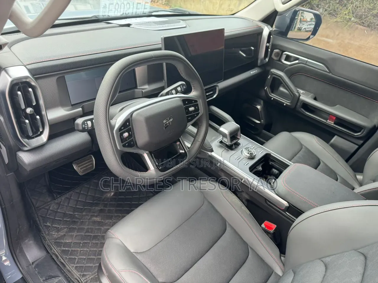 Jetour T2 1.5 Hybrid AWD 2025 Blanc cassé