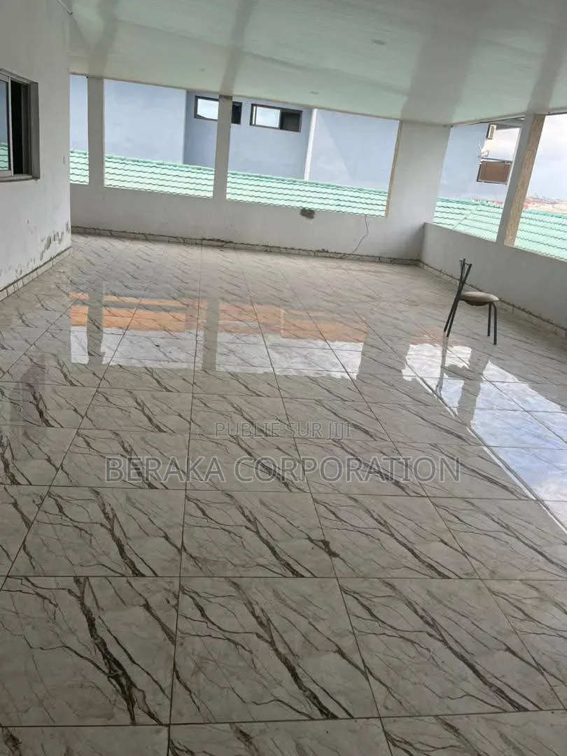 20chbre Duplex dans Beraka Corporation, Cocody à Vendre