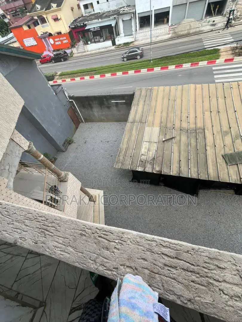 20chbre Duplex dans Beraka Corporation, Cocody à Vendre