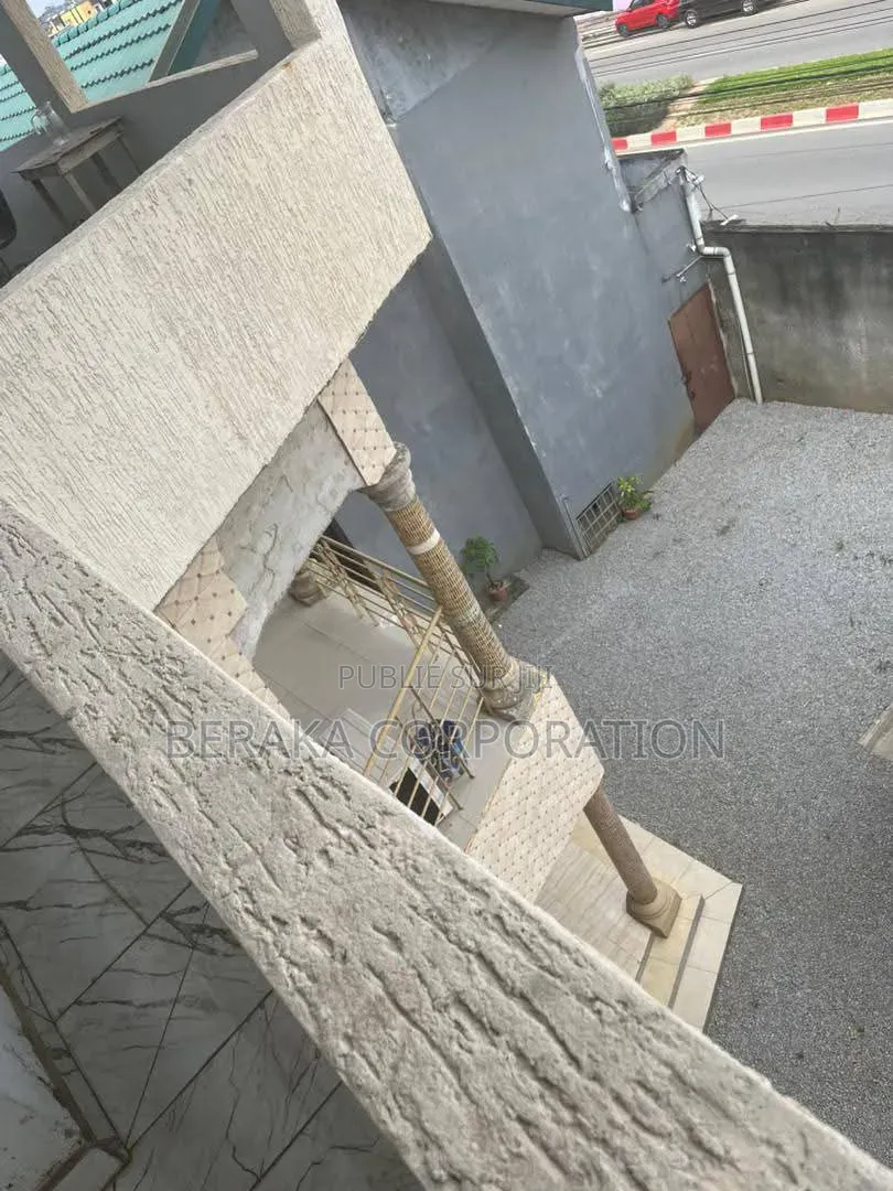 20chbre Duplex dans Beraka Corporation, Cocody à Vendre
