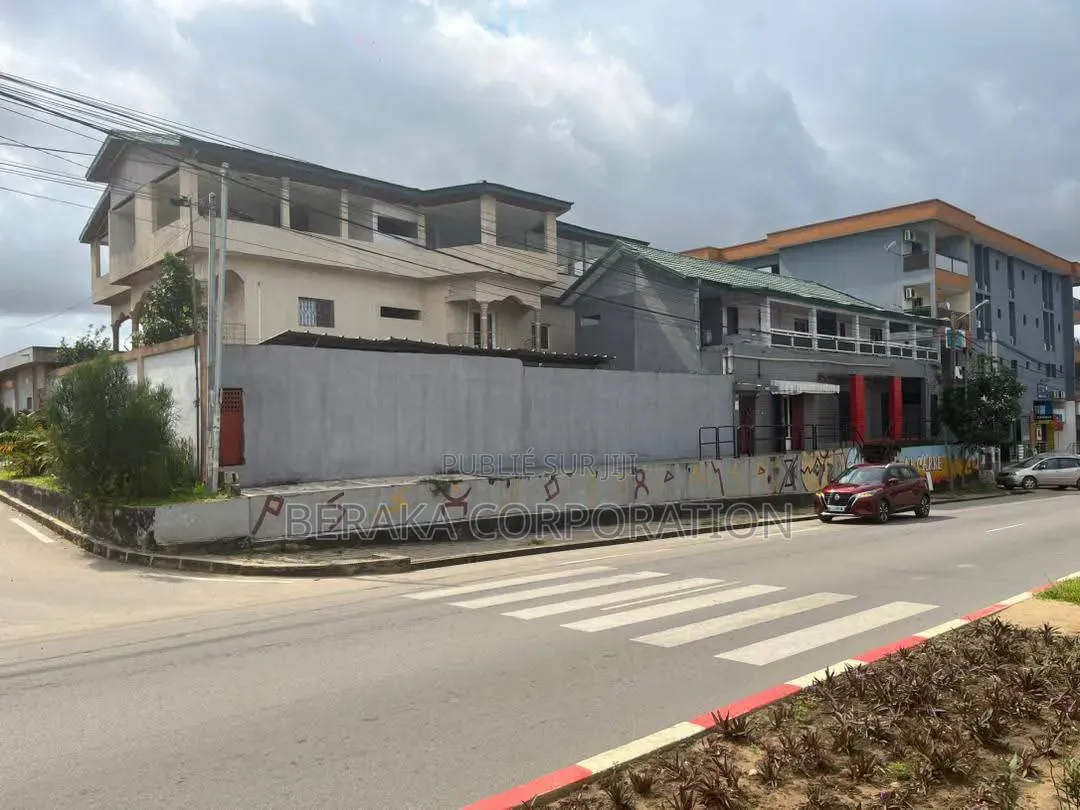 20chbre Duplex dans Beraka Corporation, Cocody à Vendre