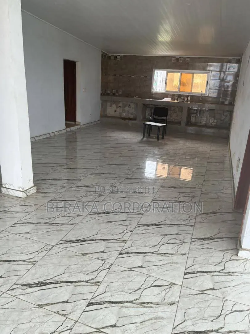 20chbre Duplex dans Beraka Corporation, Cocody à Vendre
