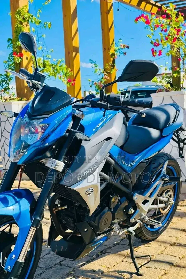 Nouveau CFMoto 300SS 2025 Bleu