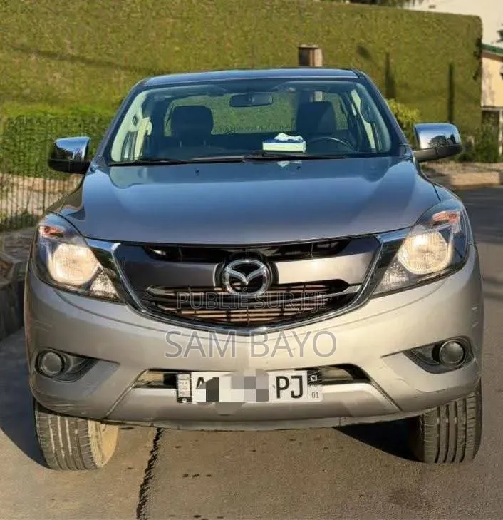 Mazda BT-50 2020 Gris