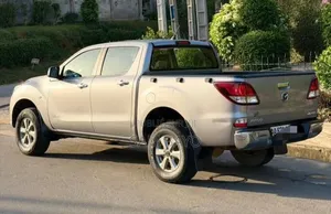 Mazda BT-50 2020 Gris