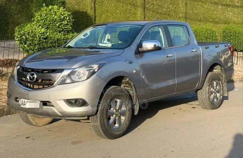 Mazda BT-50 2020 Gris