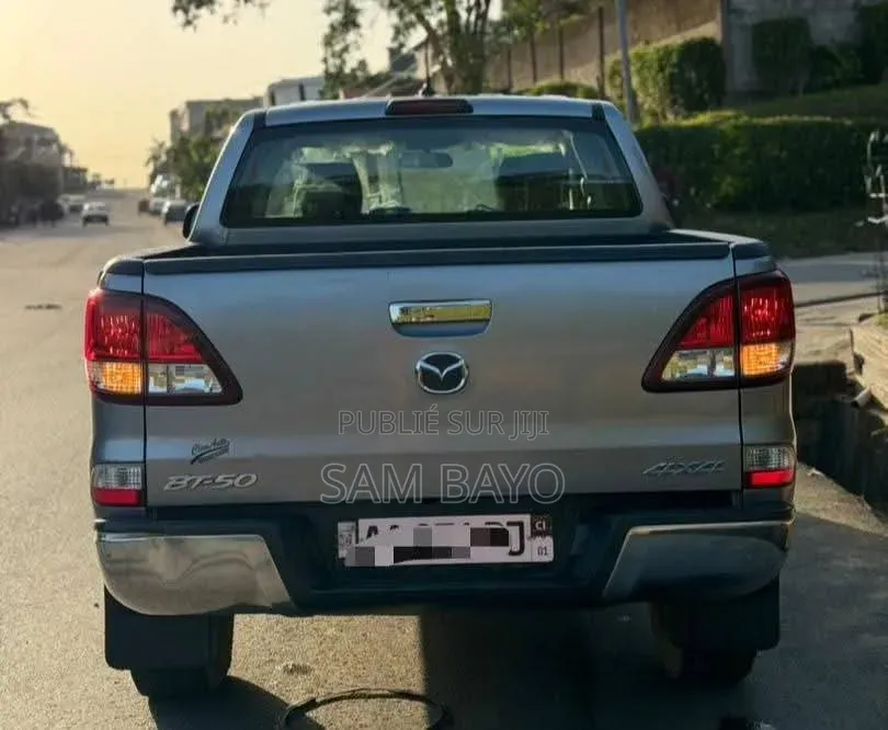 Mazda BT-50 2020 Gris