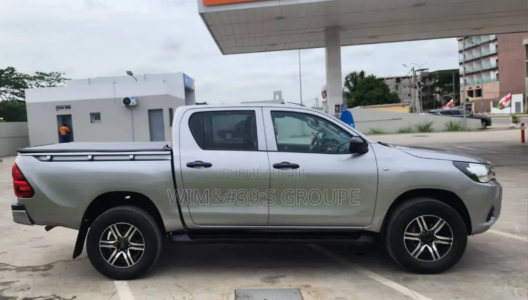 Toyota Hilux 2022 Gris