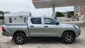Toyota Hilux 2022 Gris
