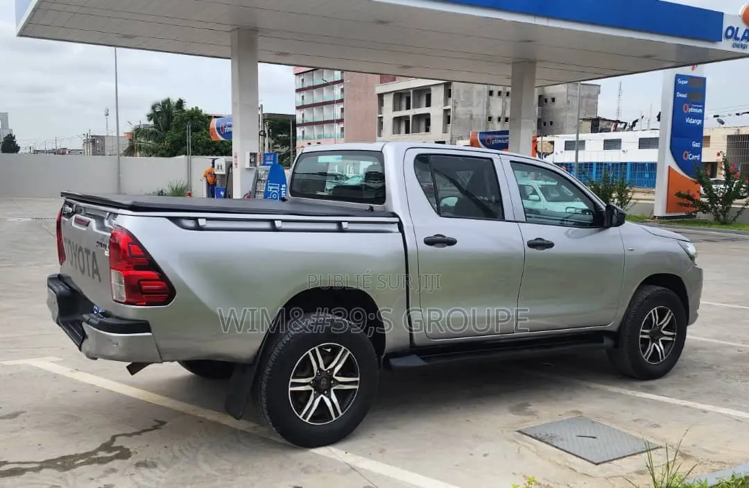 Toyota Hilux 2022 Gris