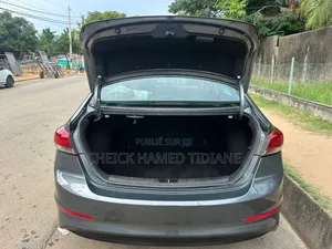 Hyundai Elantra 2017 Gris