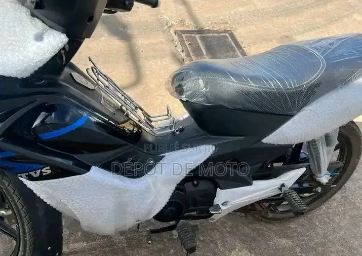 Nouveau TVS Rockz 125 2025 Bleu