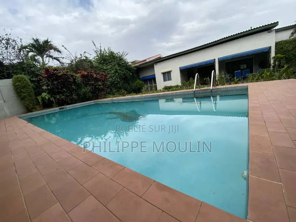 Meublé 3chbre Villa dans Elite Immobilier, Cocody à Vendre