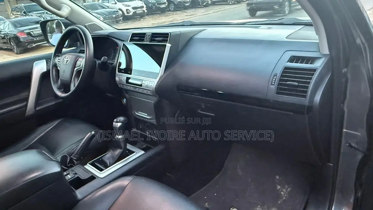 Toyota Land Cruiser Prado 2022 Gris