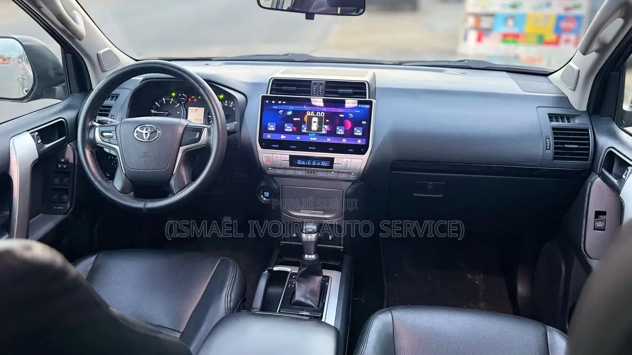 Toyota Land Cruiser Prado 2022 Gris