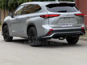 Toyota Highlander Limited AWD 2023 Gris