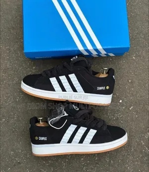 Paires De Baskets Adidas Campus Original
