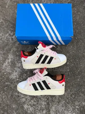 Paires De Baskets Adidas Campus Original