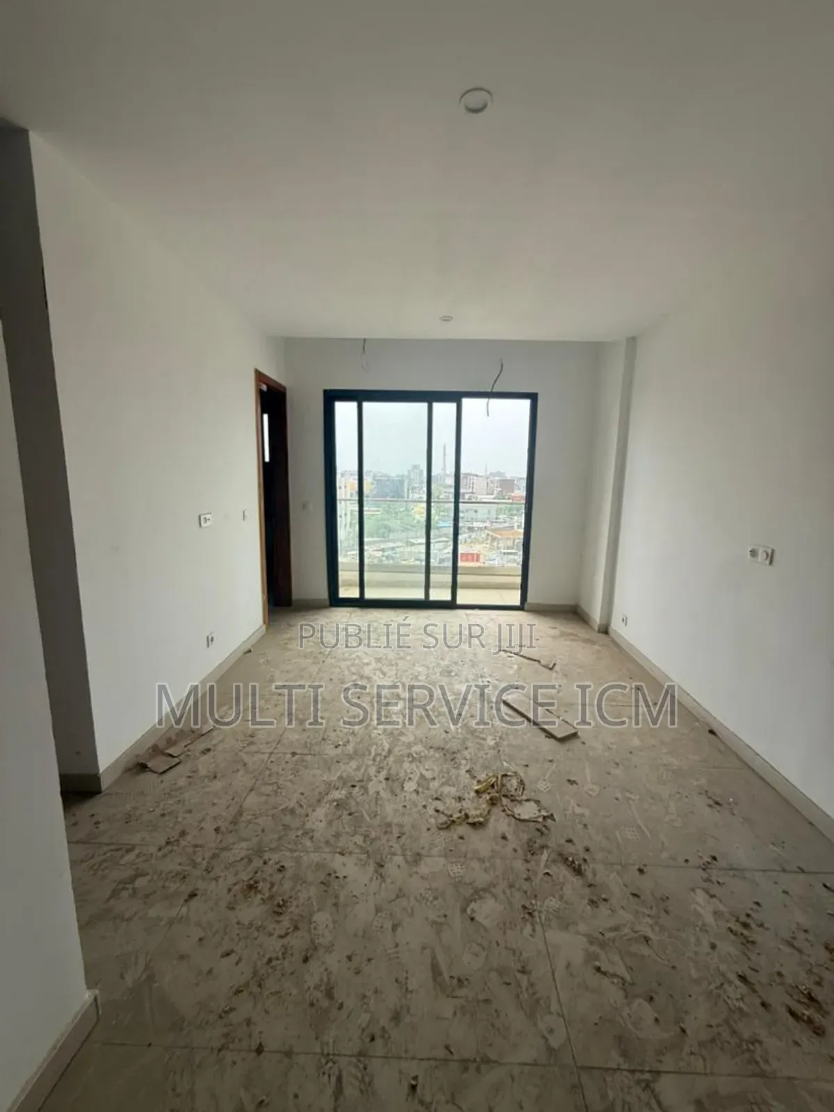 3chbre Appartement dans Ismaël Coulibaly, Cocody à Vendre