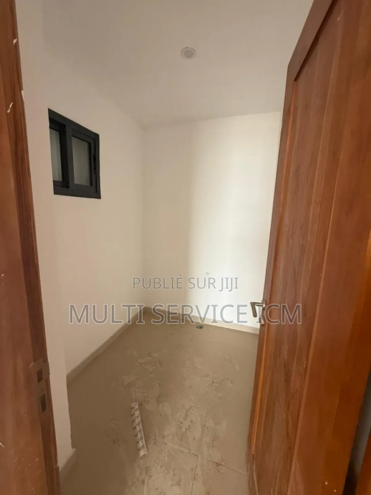 3chbre Appartement dans Ismaël Coulibaly, Cocody à Vendre
