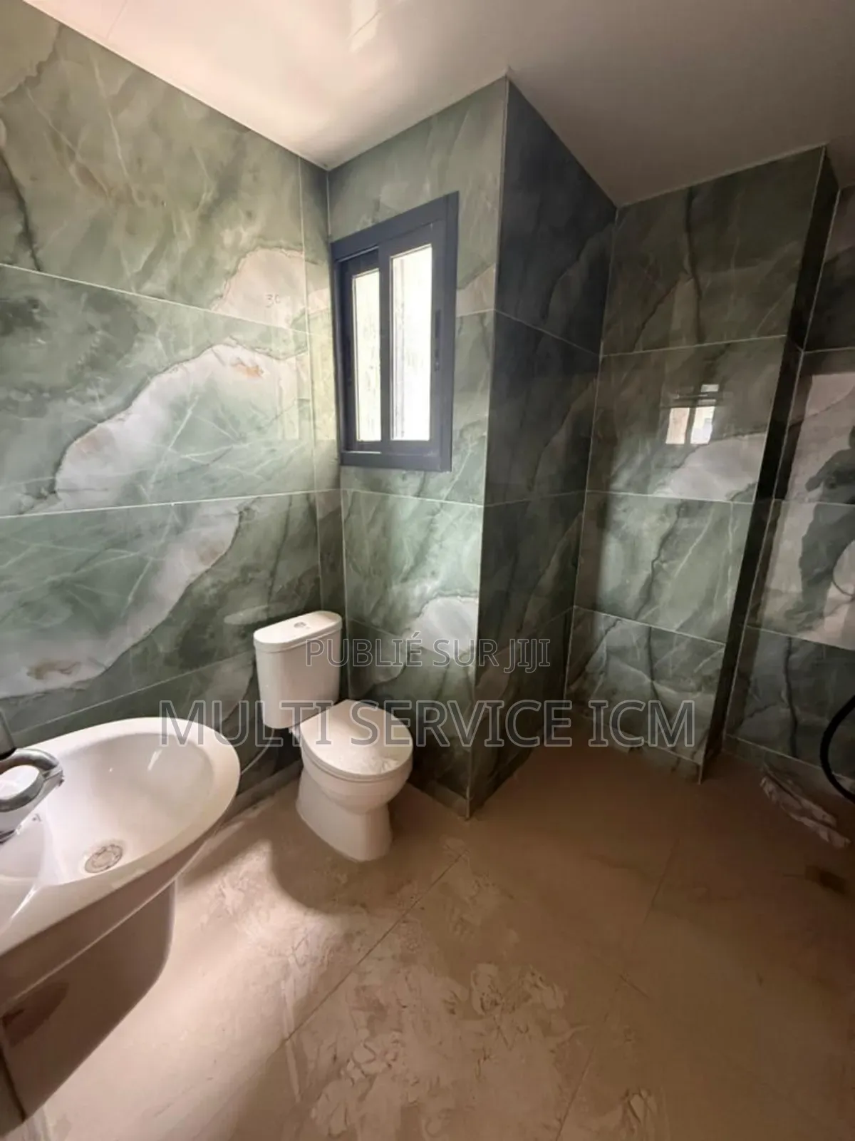 3chbre Appartement dans Ismaël Coulibaly, Cocody à Vendre