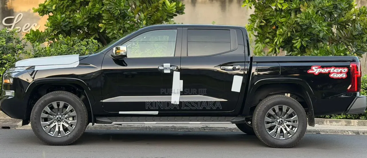 Nouveau Mitsubishi L200 2025 Gris