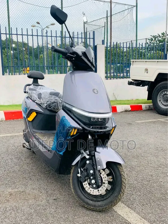 Nouveau Yamaha DT125 2026 Gris