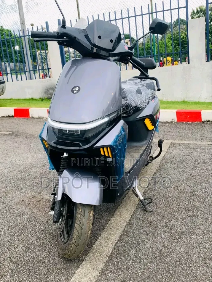 Nouveau Yamaha DT125 2026 Gris