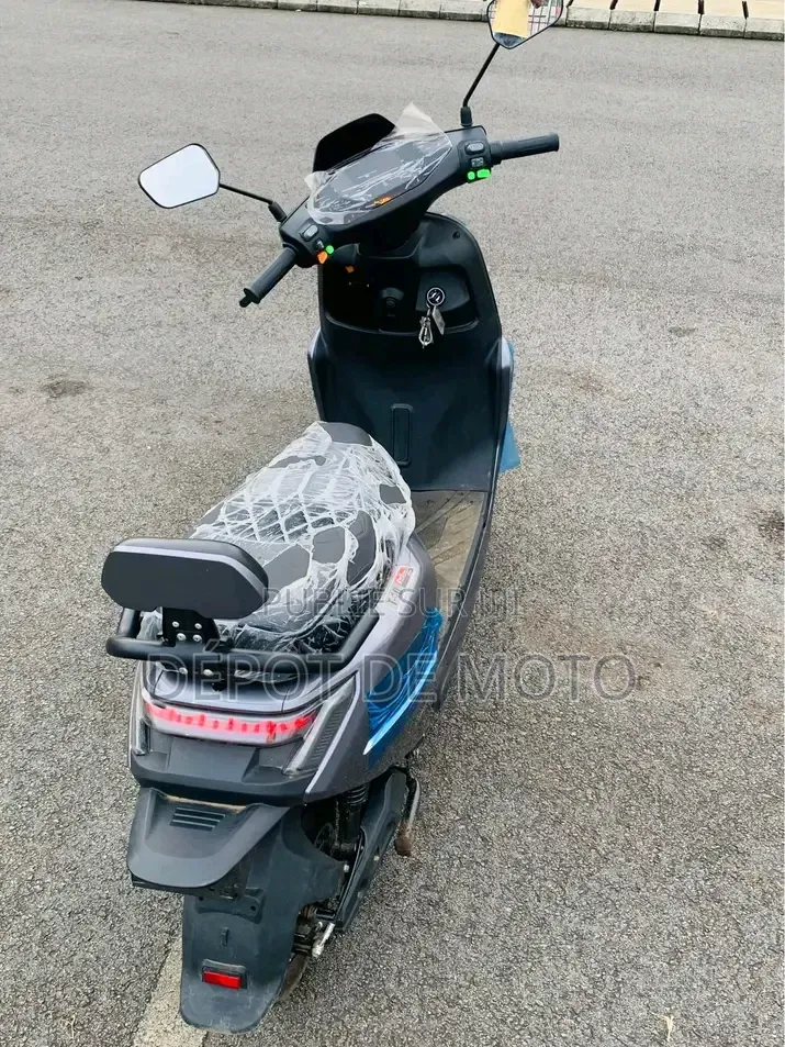 Nouveau Yamaha DT125 2026 Gris