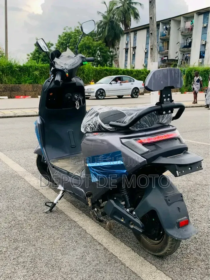 Nouveau Yamaha DT125 2026 Gris