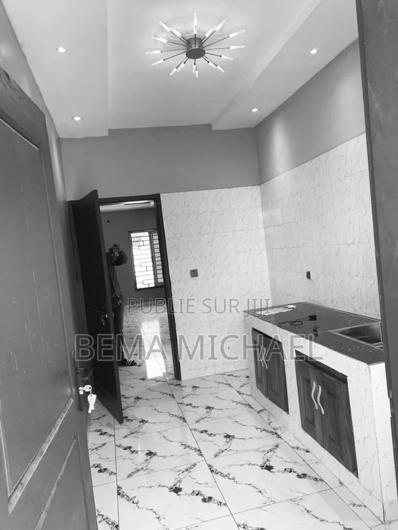 5chbre Villa dans Villa Basse 5 Pièces, Bingerville à Louer