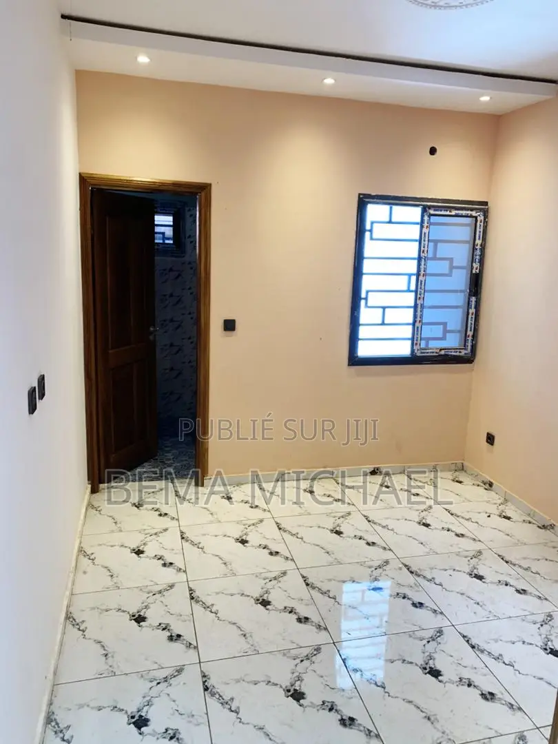 5chbre Villa dans Villa Basse 5 Pièces, Bingerville à Louer