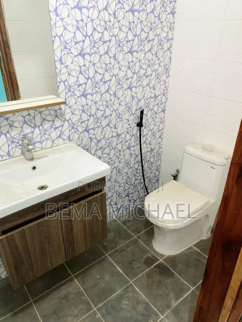 5chbre Villa dans Villa Basse 5 Pièces, Bingerville à Louer