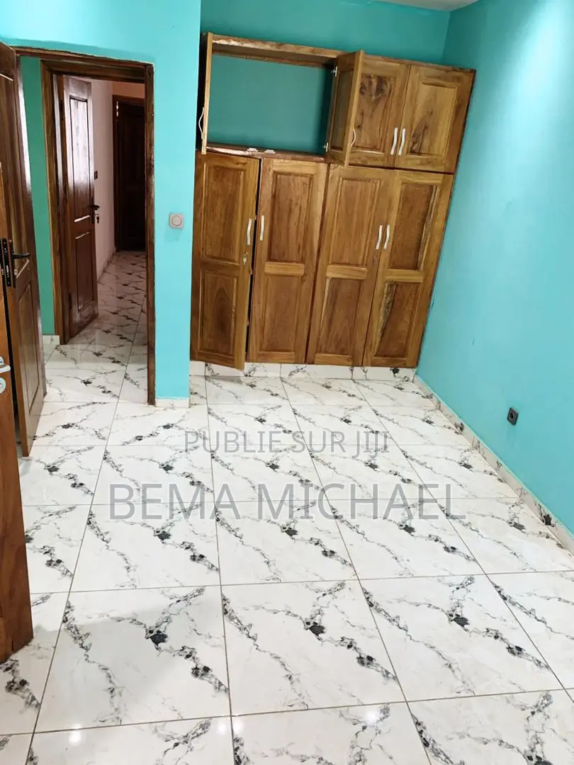 5chbre Villa dans Villa Basse 5 Pièces, Bingerville à Louer