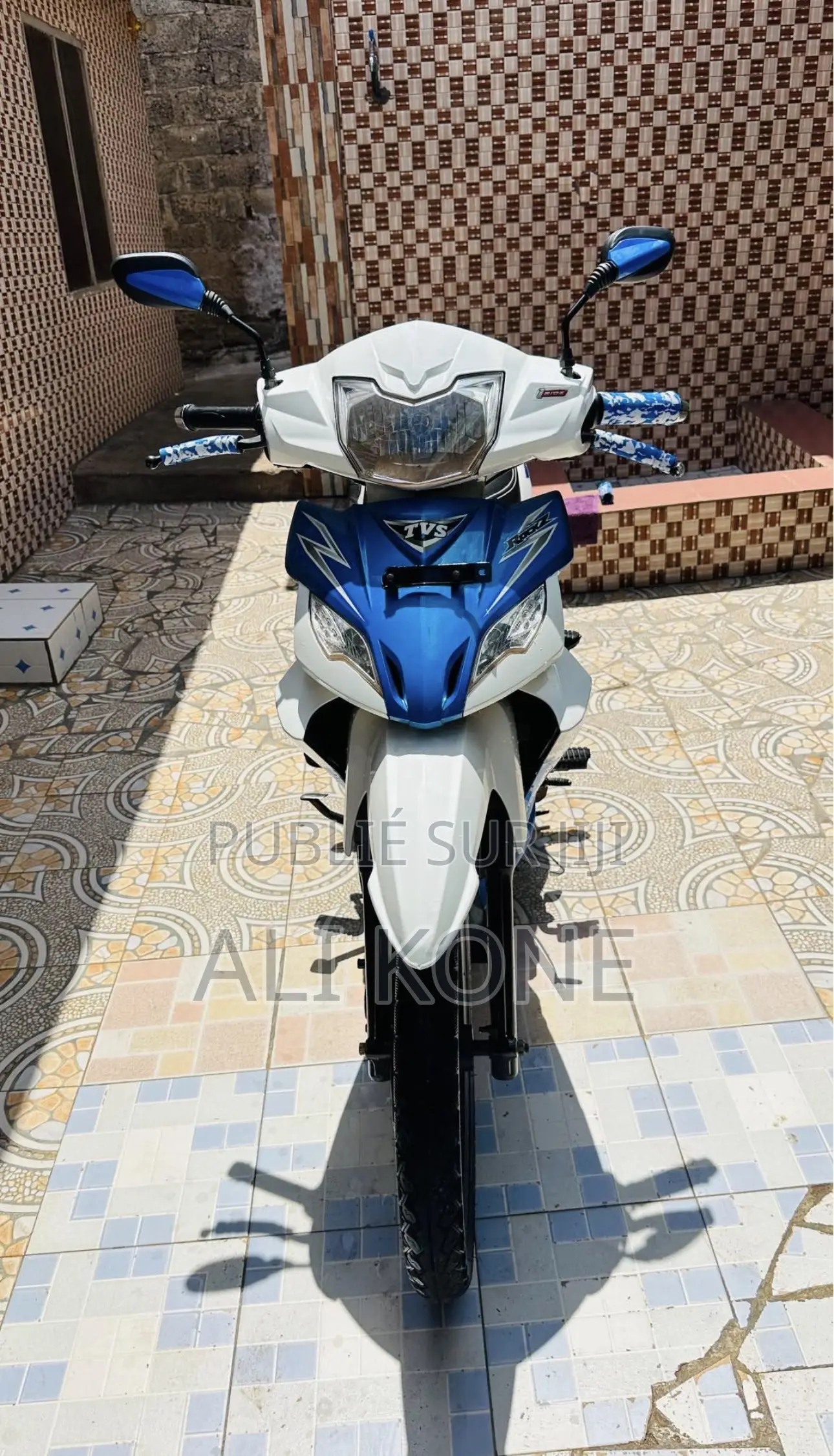 Nouveau TVS HLX 125 2020 Blanc