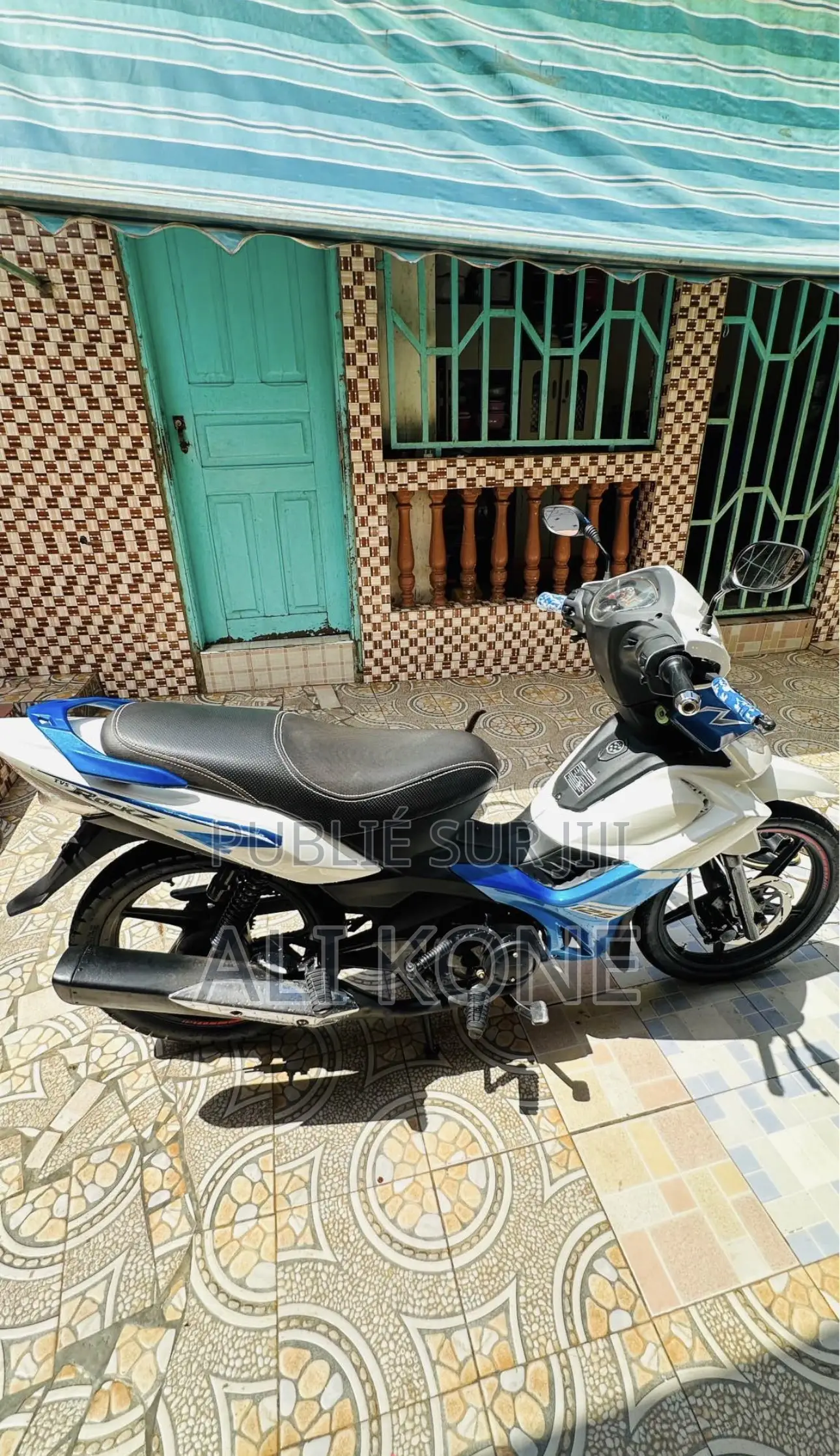 Nouveau TVS HLX 125 2020 Blanc