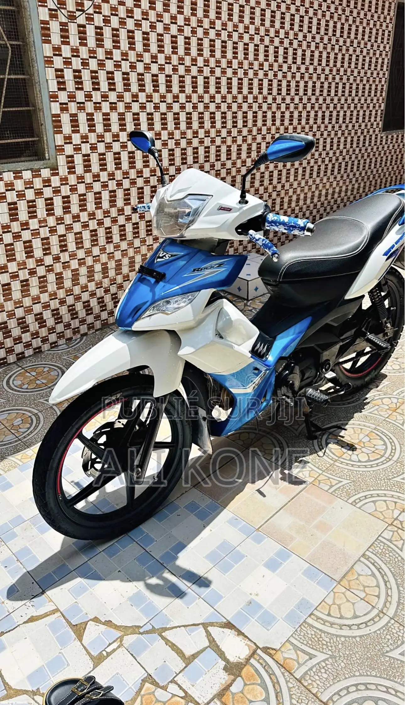 Nouveau TVS HLX 125 2020 Blanc