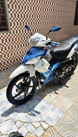 Nouveau TVS HLX 125 2020 Blanc