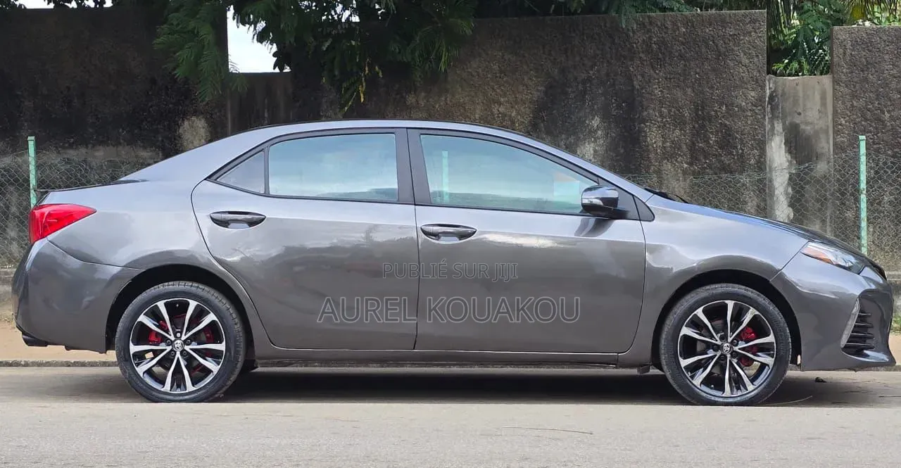 Toyota Corolla 2017 Gris