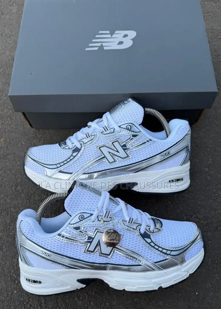 New Balance 740